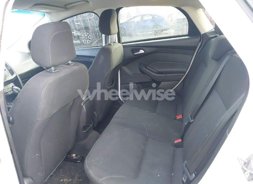 Photo 8 of 2018 Ford Focus SE (VIN 1FADP3F23JL242066)