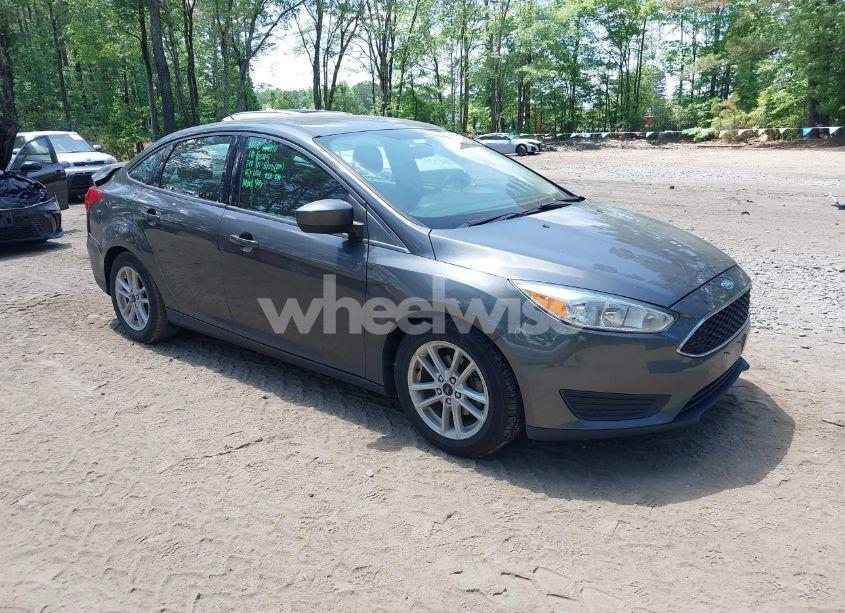 2018 Ford Focus SE (VIN 1FADP3F23JL251138) main photo