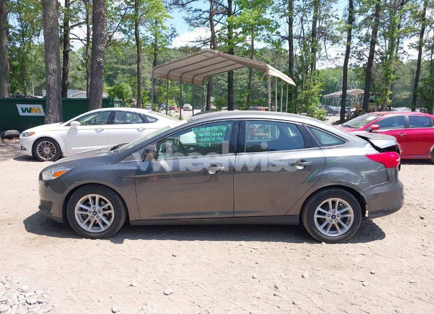 Photo 14 of 2018 Ford Focus SE (VIN 1FADP3F23JL251138)
