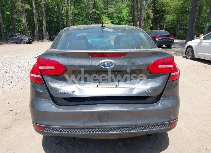 Photo 16 of 2018 Ford Focus SE (VIN 1FADP3F23JL251138)