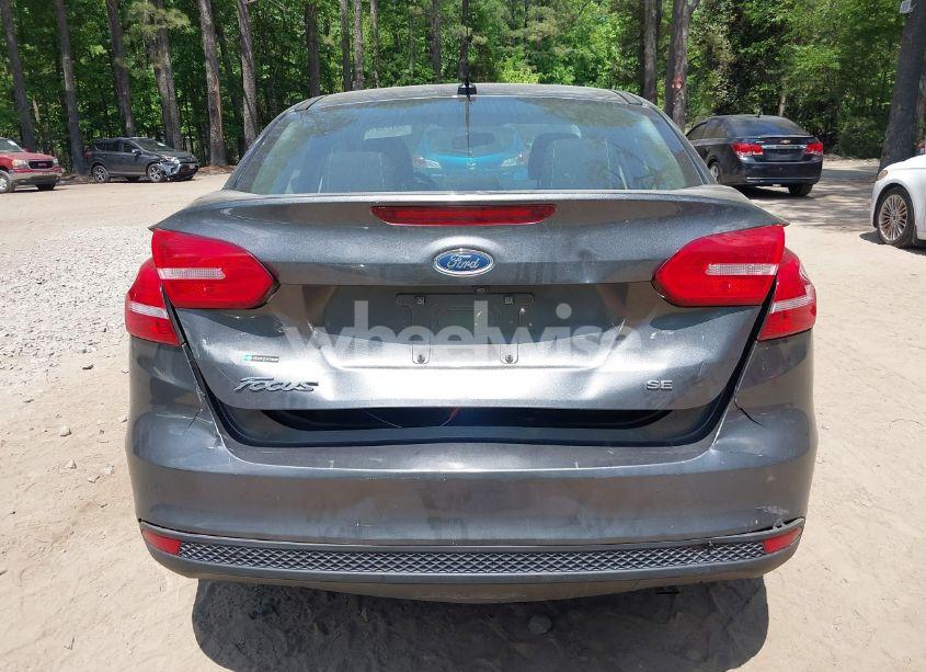 Photo 6 of 2018 Ford Focus SE (VIN 1FADP3F23JL251138)