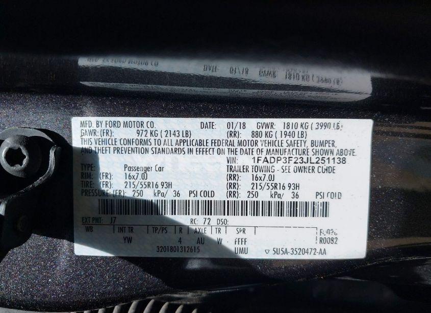 Photo 9 of 2018 Ford Focus SE (VIN 1FADP3F23JL251138)