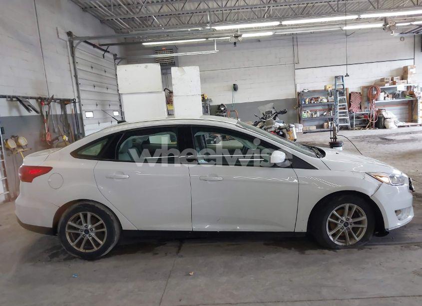 Photo 13 of 2018 Ford Focus SE (VIN 1FADP3F23JL257845)