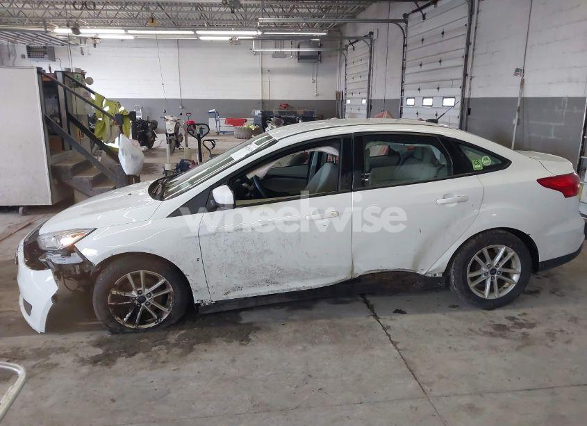 Photo 14 of 2018 Ford Focus SE (VIN 1FADP3F23JL257845)