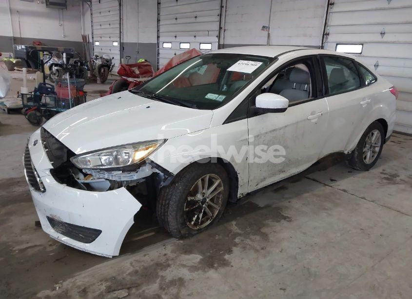Photo 2 of 2018 Ford Focus SE (VIN 1FADP3F23JL257845)