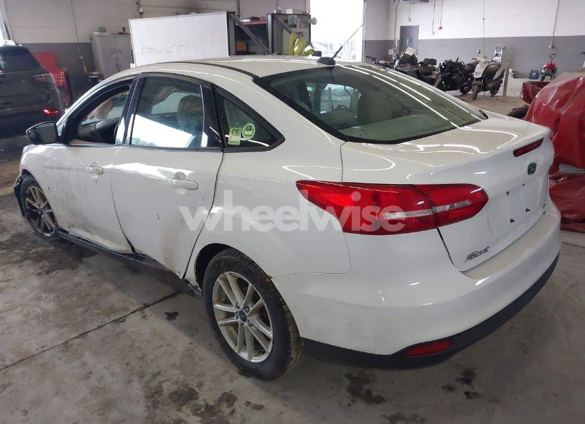Photo 3 of 2018 Ford Focus SE (VIN 1FADP3F23JL257845)