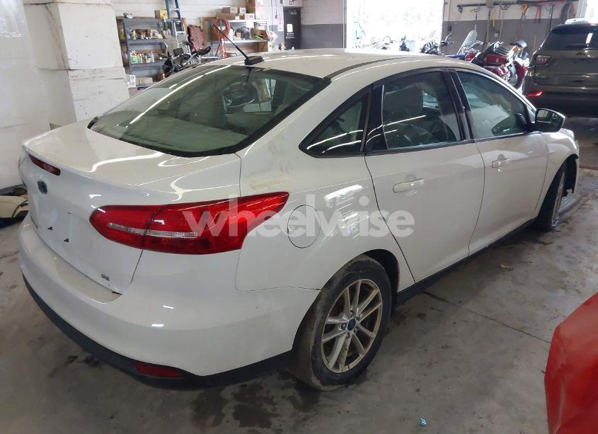 Photo 4 of 2018 Ford Focus SE (VIN 1FADP3F23JL257845)