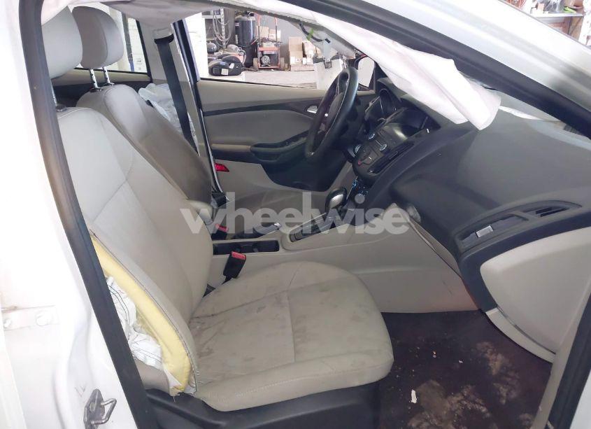 Photo 5 of 2018 Ford Focus SE (VIN 1FADP3F23JL257845)