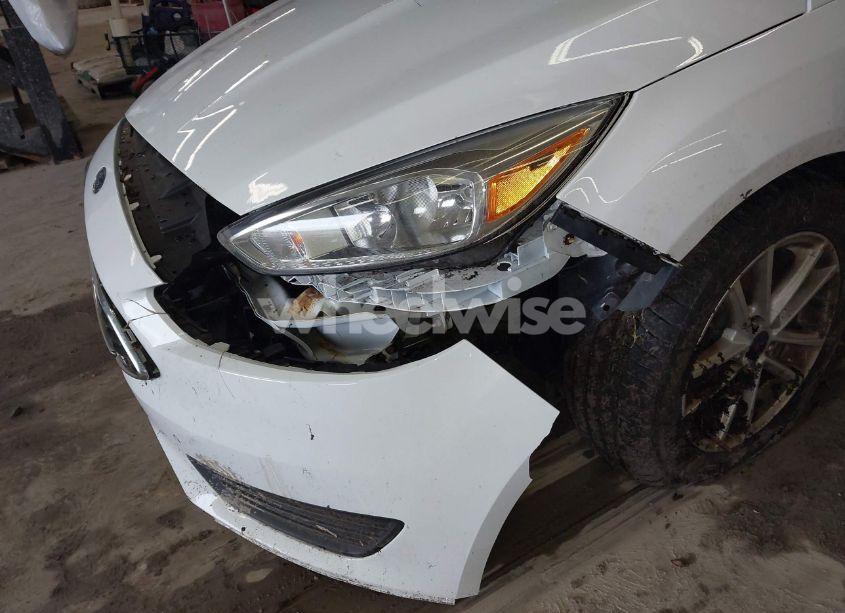 Photo 6 of 2018 Ford Focus SE (VIN 1FADP3F23JL257845)