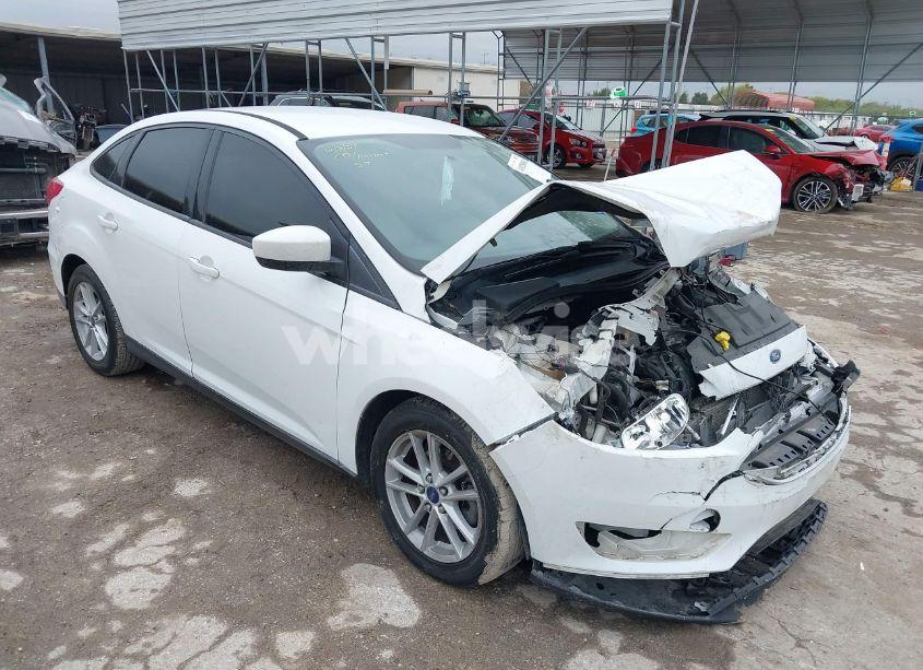 2018 Ford Focus SE (VIN 1FADP3F23JL278985) main photo