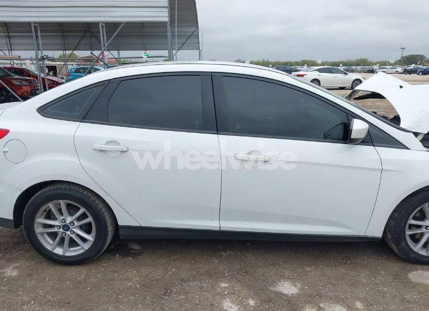 Photo 14 of 2018 Ford Focus SE (VIN 1FADP3F23JL278985)