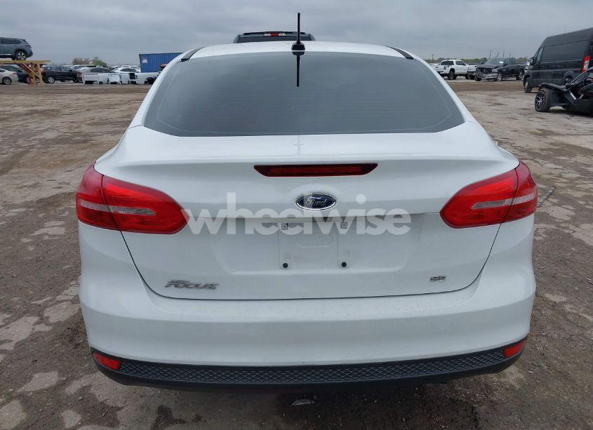 Photo 17 of 2018 Ford Focus SE (VIN 1FADP3F23JL278985)