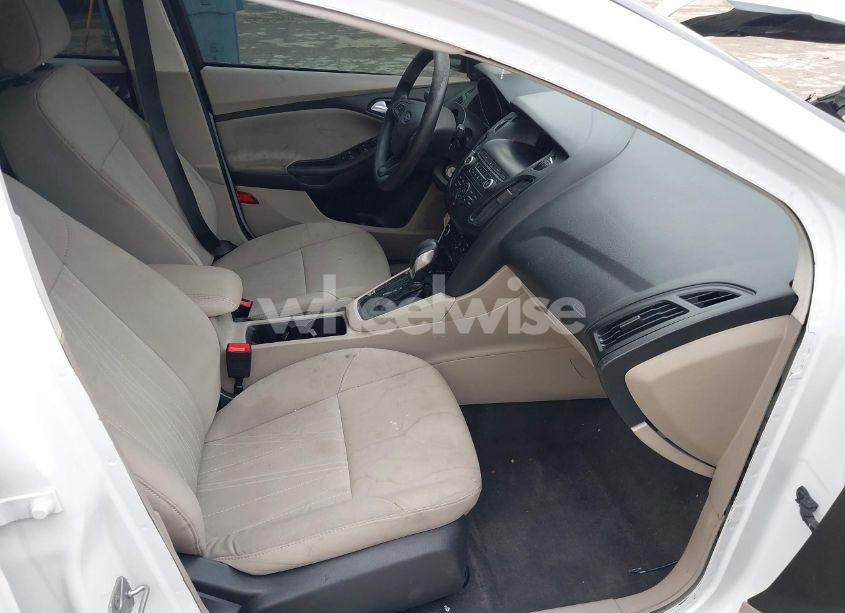 Photo 5 of 2018 Ford Focus SE (VIN 1FADP3F23JL278985)