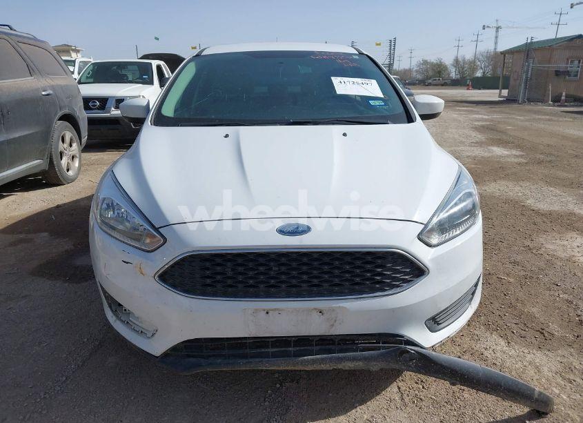 Photo 12 of 2018 Ford Focus SE (VIN 1FADP3F23JL279926)