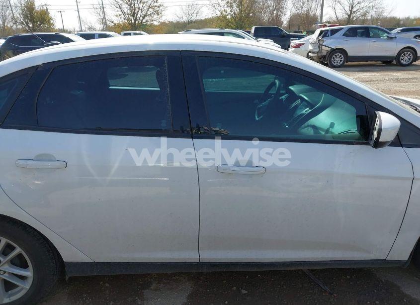 Photo 13 of 2018 Ford Focus SE (VIN 1FADP3F23JL279926)