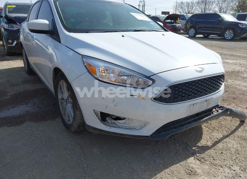 Photo 17 of 2018 Ford Focus SE (VIN 1FADP3F23JL279926)
