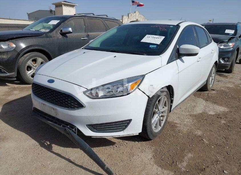 Photo 2 of 2018 Ford Focus SE (VIN 1FADP3F23JL279926)