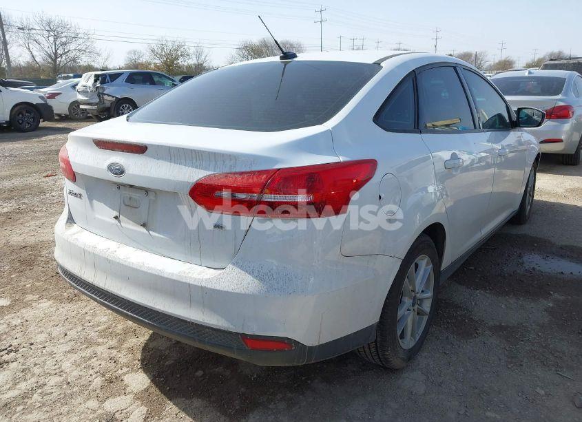 Photo 4 of 2018 Ford Focus SE (VIN 1FADP3F23JL279926)