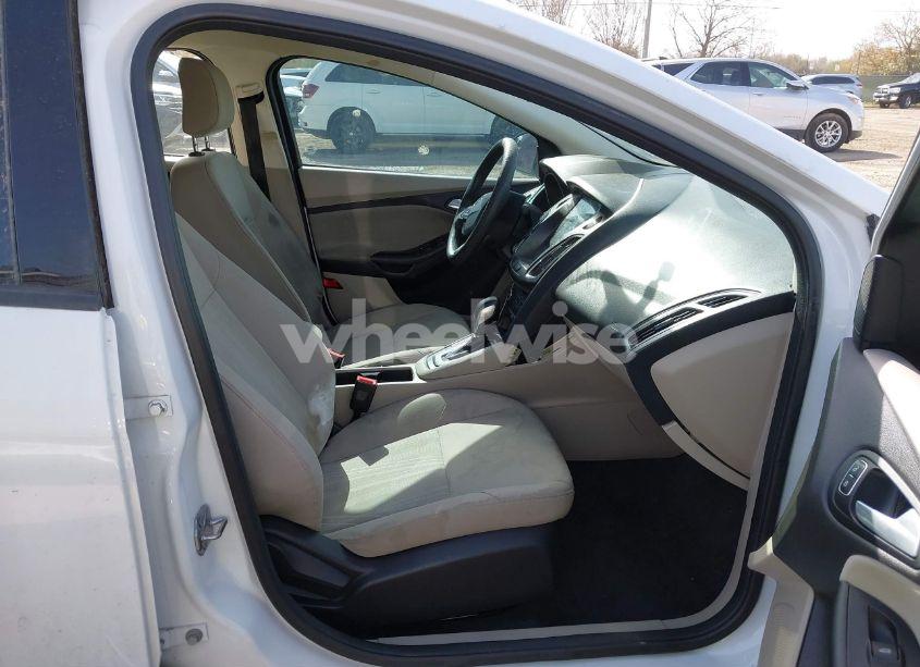 Photo 5 of 2018 Ford Focus SE (VIN 1FADP3F23JL279926)