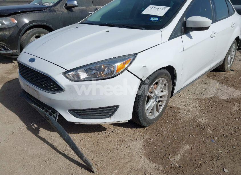 Photo 6 of 2018 Ford Focus SE (VIN 1FADP3F23JL279926)