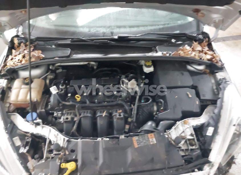 Photo 10 of 2018 Ford Focus SE (VIN 1FADP3F23JL309989)