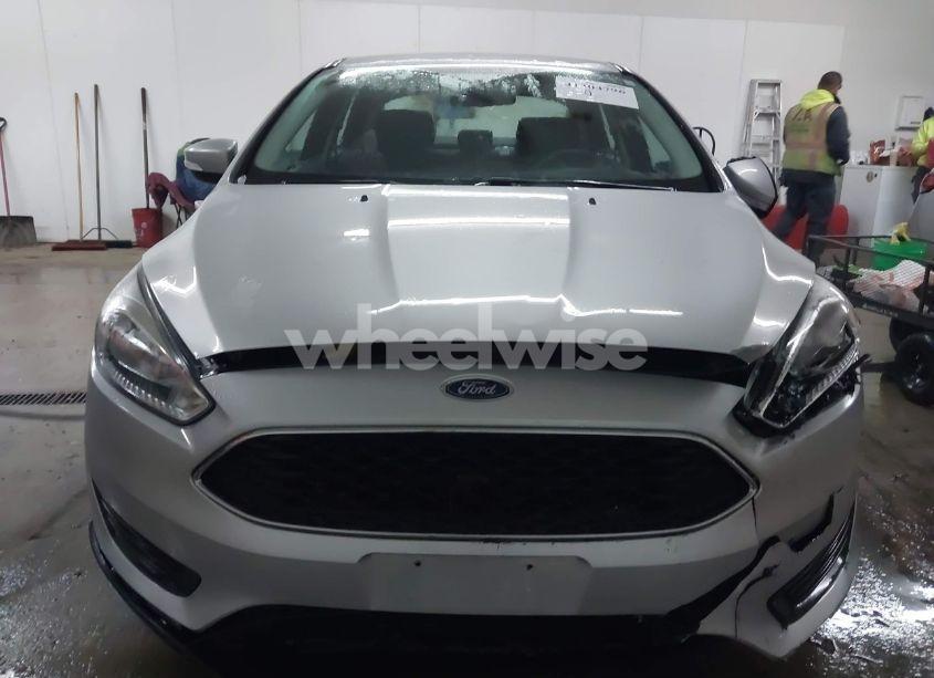 Photo 13 of 2018 Ford Focus SE (VIN 1FADP3F23JL309989)
