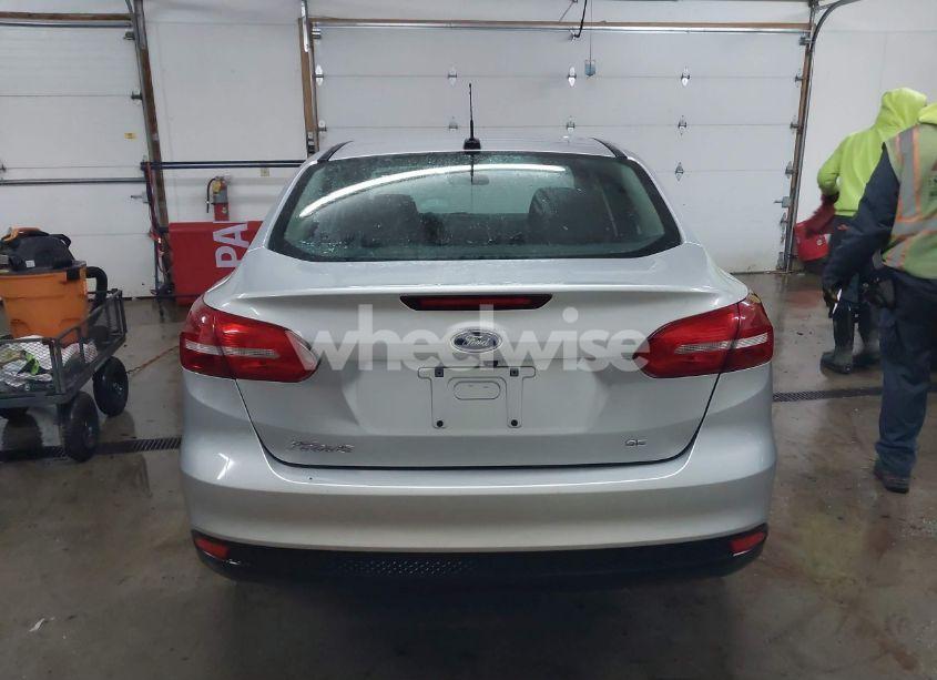 Photo 17 of 2018 Ford Focus SE (VIN 1FADP3F23JL309989)
