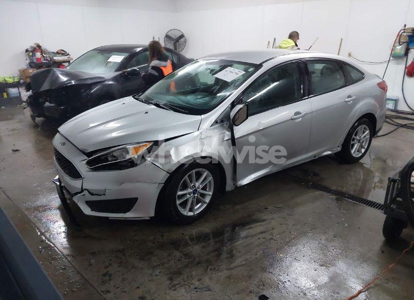 Photo 2 of 2018 Ford Focus SE (VIN 1FADP3F23JL309989)