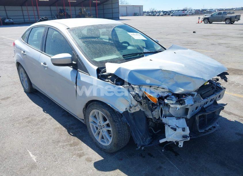 2018 Ford Focus SE (VIN 1FADP3F23JL315341) main photo
