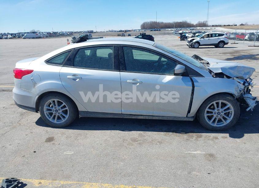 Photo 13 of 2018 Ford Focus SE (VIN 1FADP3F23JL315341)