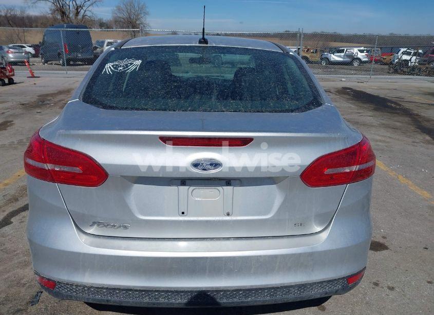 Photo 16 of 2018 Ford Focus SE (VIN 1FADP3F23JL315341)