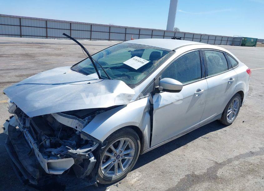 Photo 2 of 2018 Ford Focus SE (VIN 1FADP3F23JL315341)