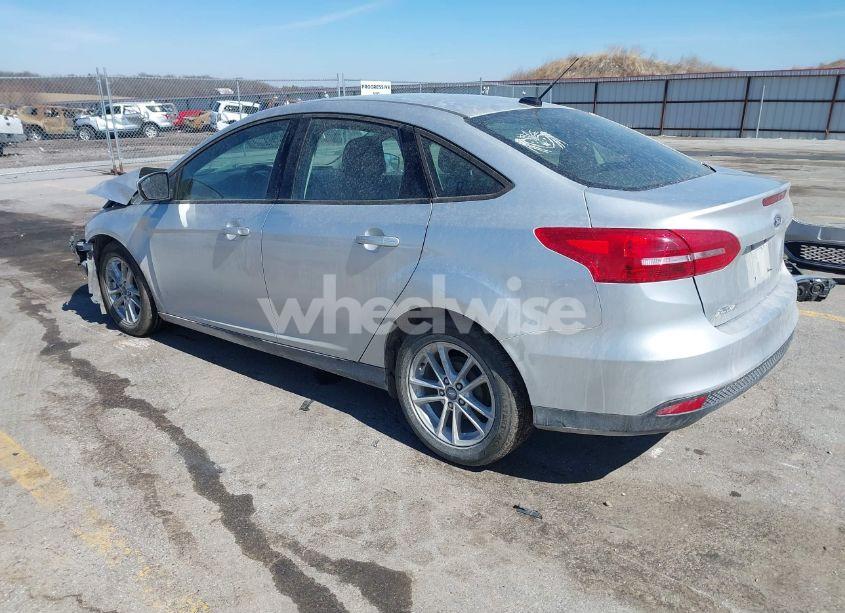 Photo 3 of 2018 Ford Focus SE (VIN 1FADP3F23JL315341)
