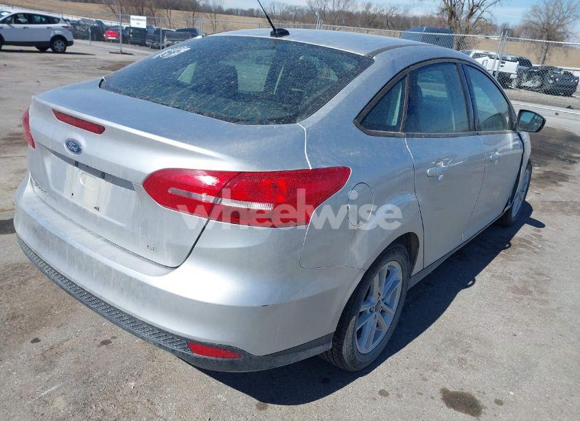 Photo 4 of 2018 Ford Focus SE (VIN 1FADP3F23JL315341)
