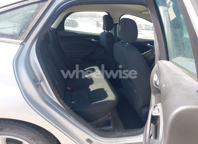 Photo 8 of 2018 Ford Focus SE (VIN 1FADP3F23JL315341)