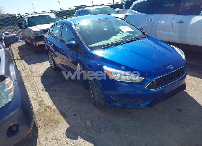 2018 Ford Focus SE (VIN 1FADP3F23JL324380) main photo