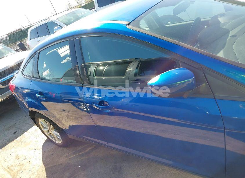 Photo 13 of 2018 Ford Focus SE (VIN 1FADP3F23JL324380)