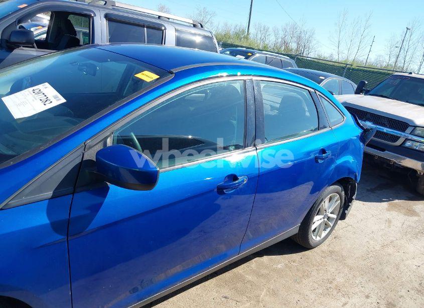 Photo 14 of 2018 Ford Focus SE (VIN 1FADP3F23JL324380)