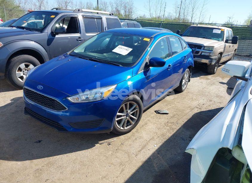 Photo 2 of 2018 Ford Focus SE (VIN 1FADP3F23JL324380)