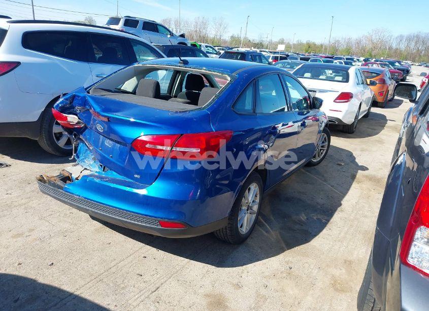 Photo 4 of 2018 Ford Focus SE (VIN 1FADP3F23JL324380)