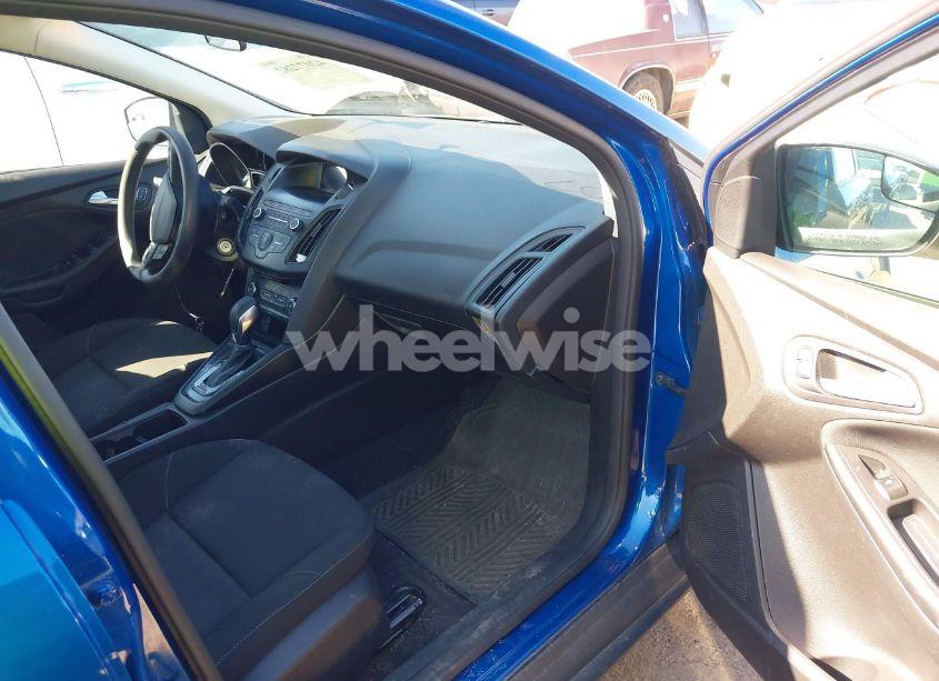 Photo 5 of 2018 Ford Focus SE (VIN 1FADP3F23JL324380)