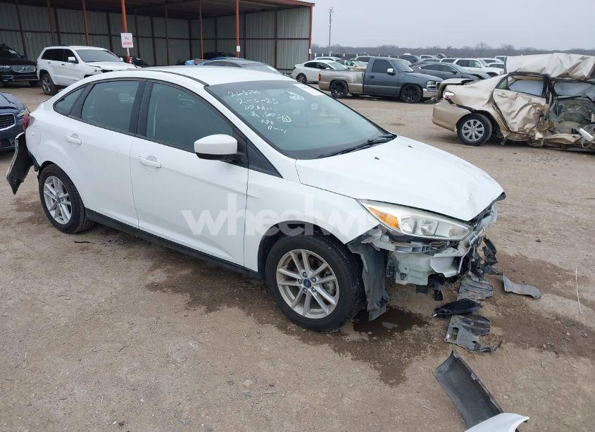 2018 Ford Focus SE (VIN 1FADP3F23JL328896) main photo