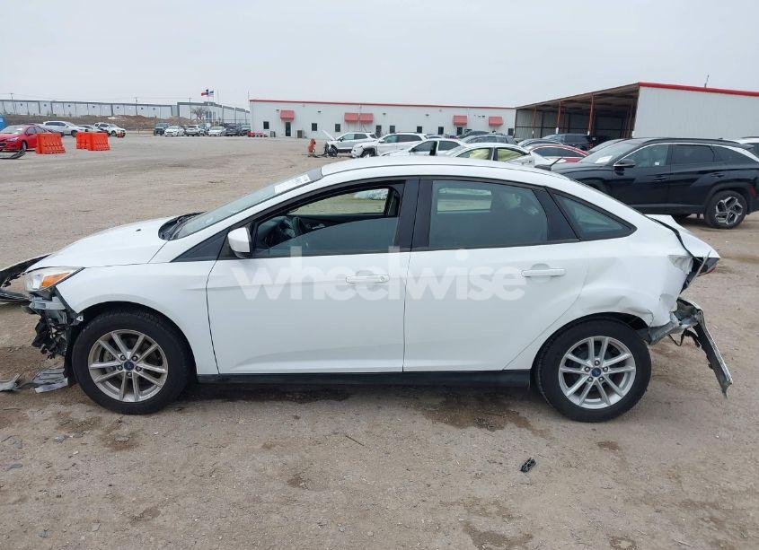 Photo 15 of 2018 Ford Focus SE (VIN 1FADP3F23JL328896)