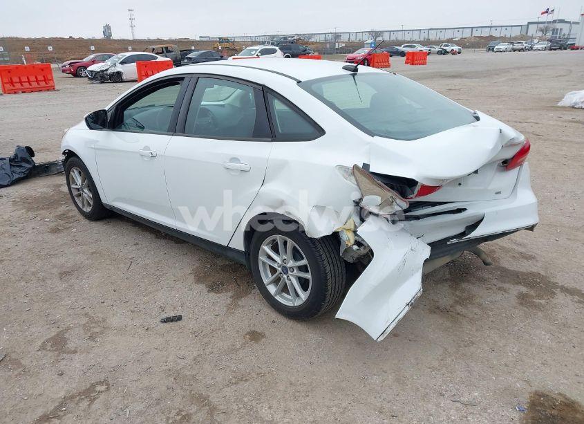 Photo 3 of 2018 Ford Focus SE (VIN 1FADP3F23JL328896)