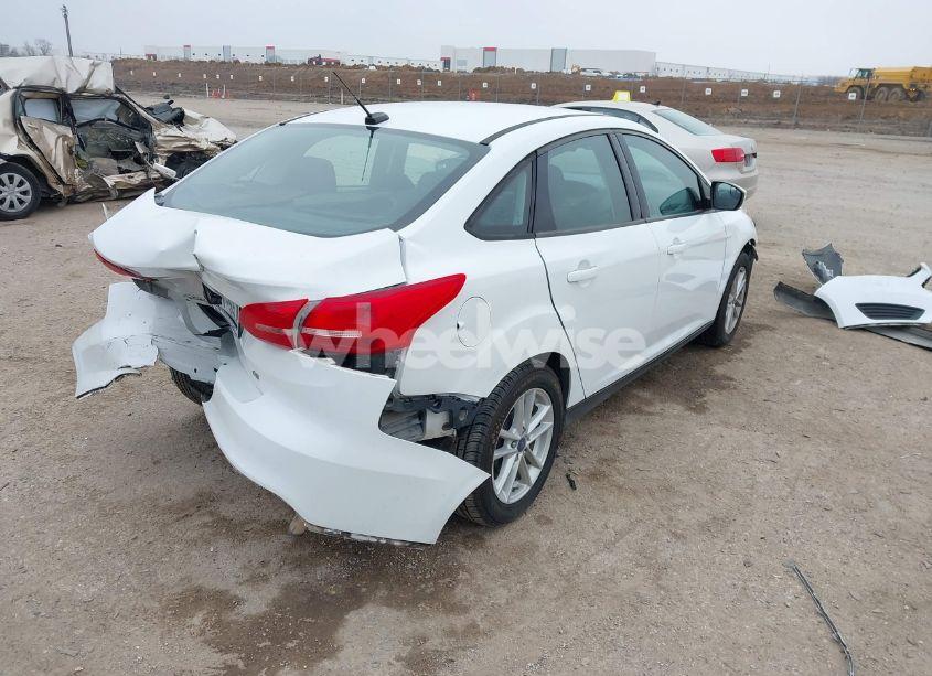 Photo 4 of 2018 Ford Focus SE (VIN 1FADP3F23JL328896)