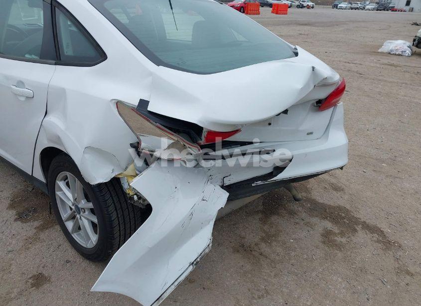 Photo 6 of 2018 Ford Focus SE (VIN 1FADP3F23JL328896)