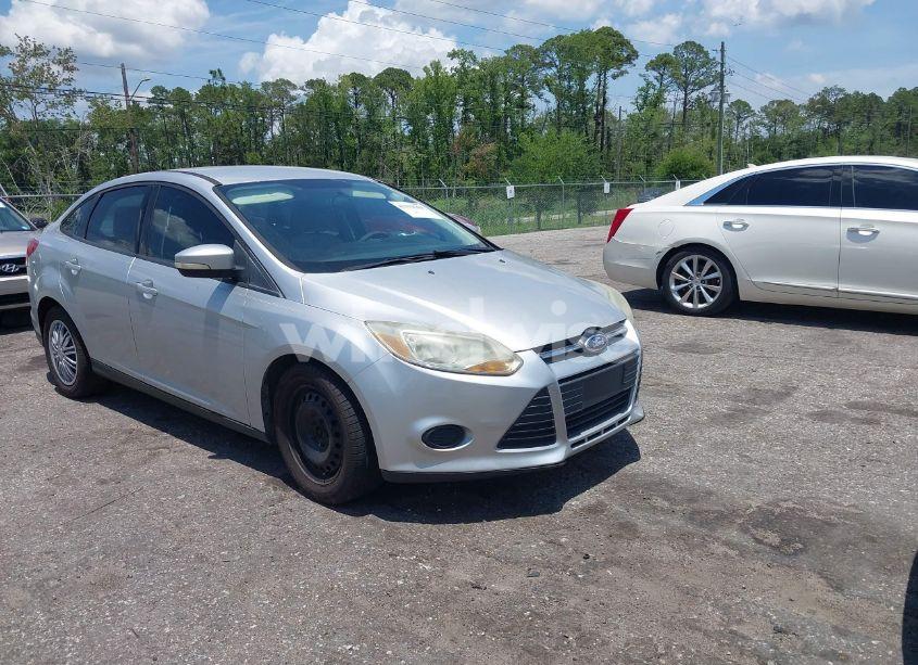 2013 Ford Focus SE (VIN 1FADP3F24DL104525) main photo