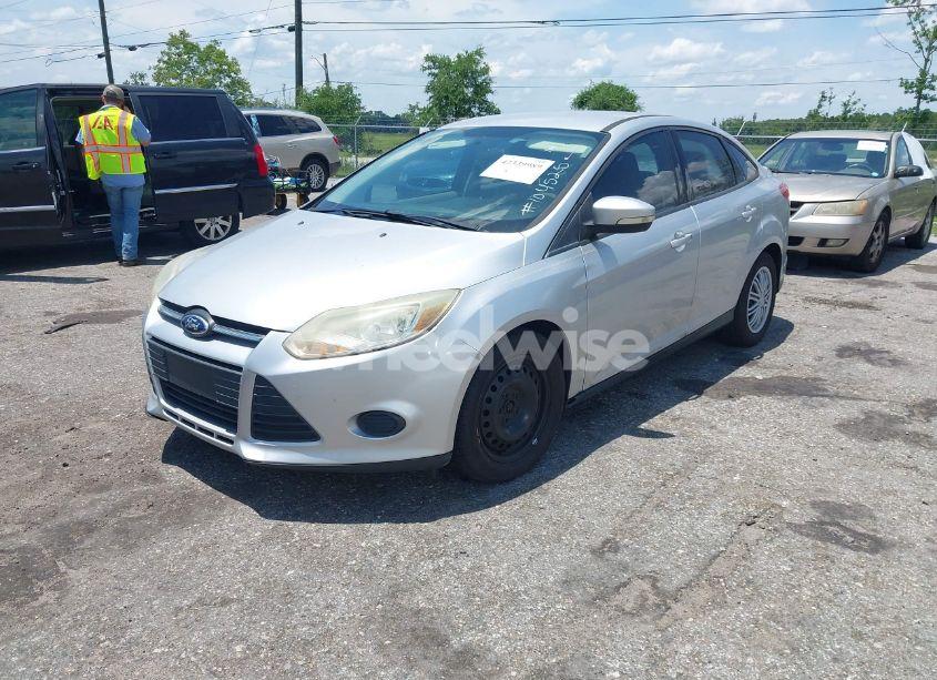 Photo 2 of 2013 Ford Focus SE (VIN 1FADP3F24DL104525)