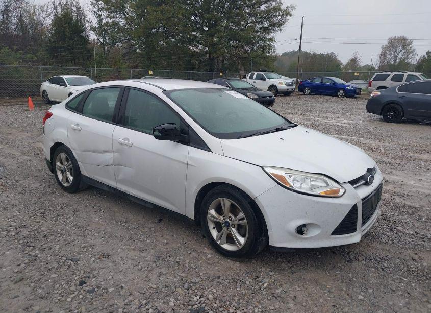 2013 Ford Focus SE (VIN 1FADP3F24DL126217) main photo