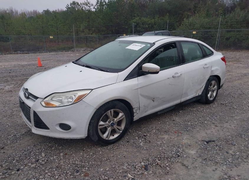 Photo 2 of 2013 Ford Focus SE (VIN 1FADP3F24DL126217)